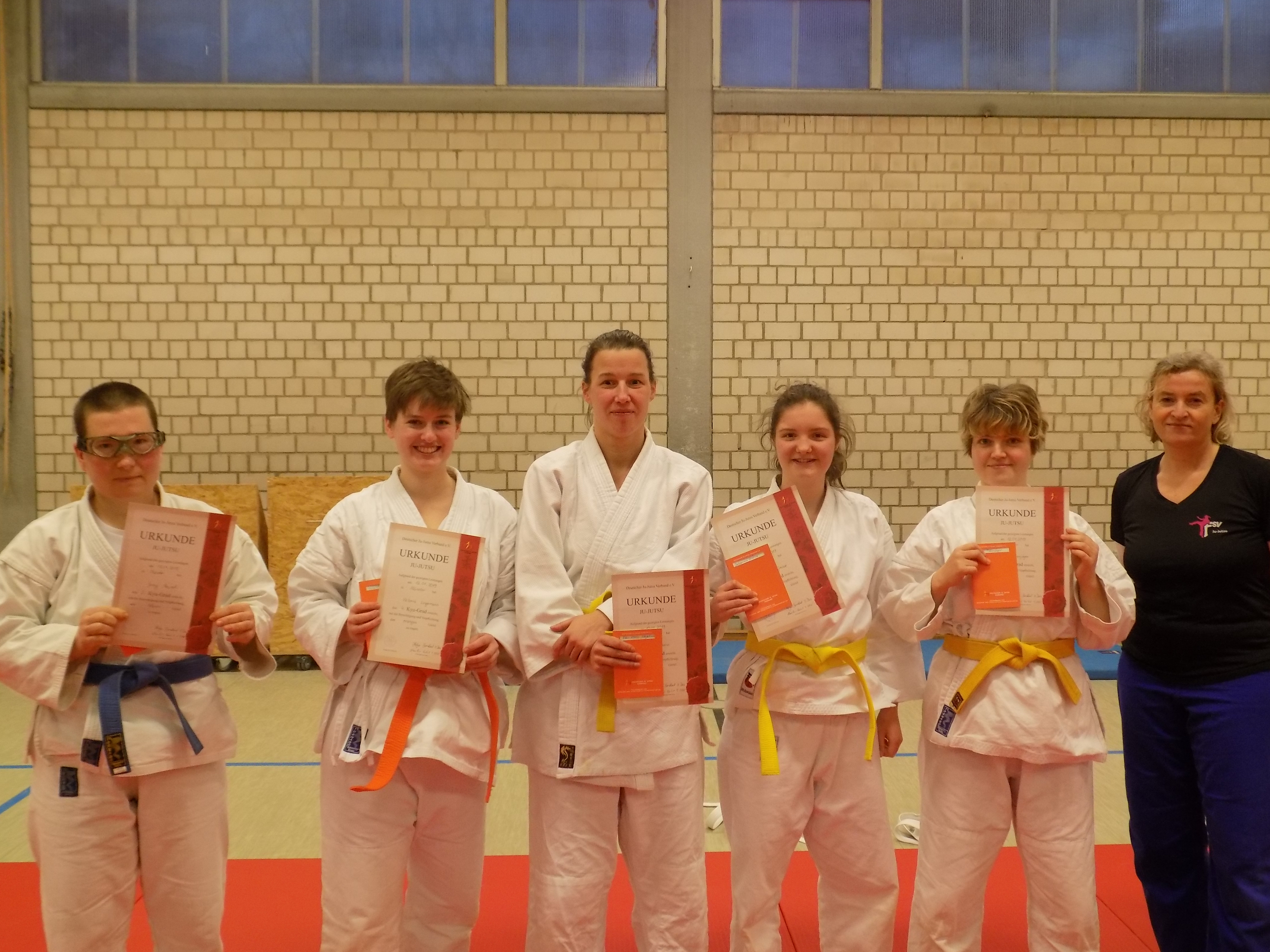 Frauen qualifizieren sich im Ju-Jutsu