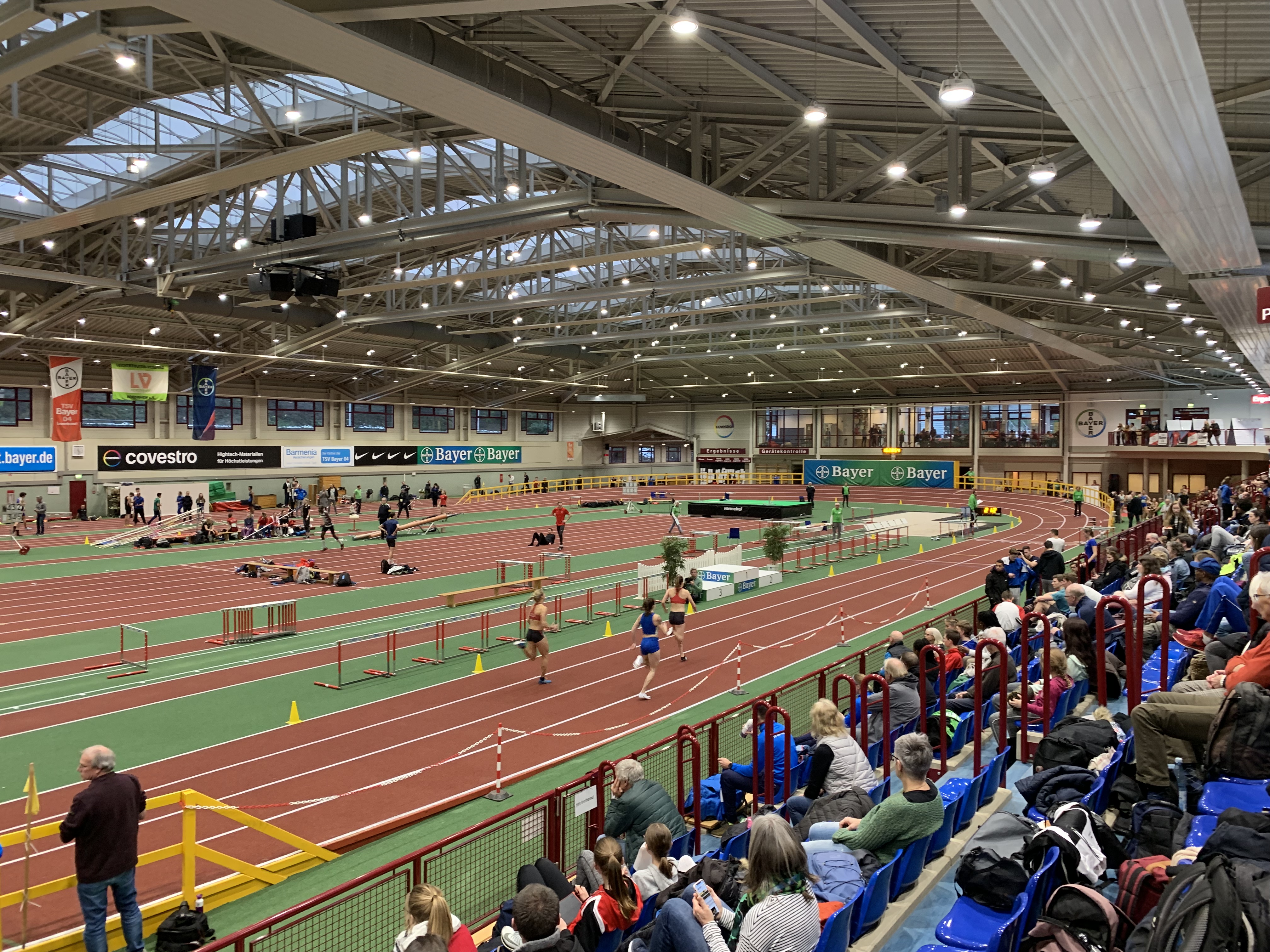 Jugend-Hallen-DM-Zug der LG Brillux ist voll
