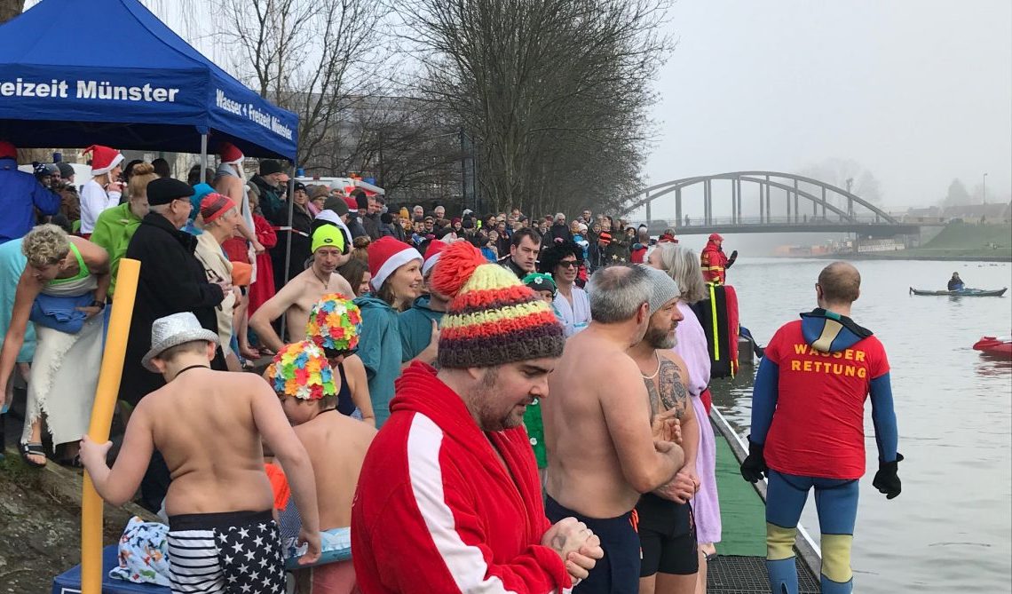Kalt –  aber sooo lustig! Neujahrsschwimmen 2019