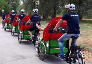 Mit der Rikscha durch Hiltrup-Ost. So können auch ältere Menschen noch eine Radtour machen.