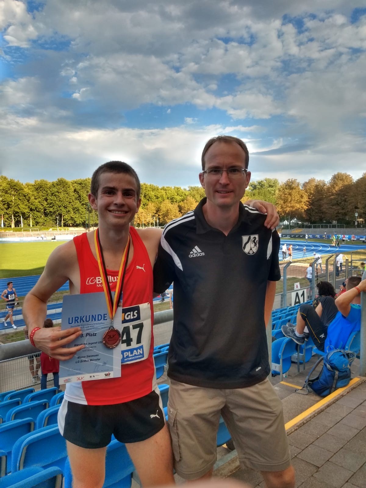 Sietmann holt in Spitzen-Zeit Bronze über die Hindernisse