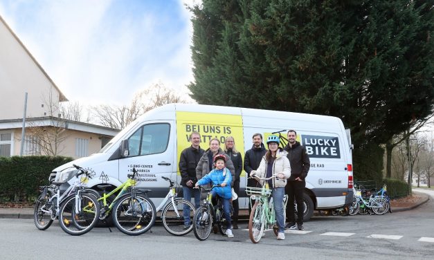 Fahrradspende: TSVE und Lucky Bike übergeben Kinder- und Jugendfahrräder