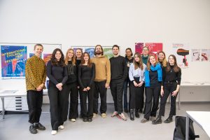 Studierende der FH Münster vor Plakat für das International Cycling FIlm Festival 2023