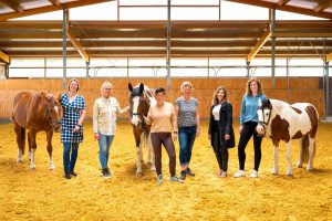 Gruppenbild in der Reithalle