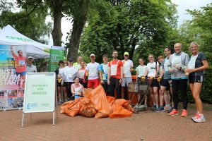 Plogging Aktion 2023: Gruppenbild der Teilnehmenden