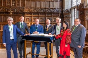 Twin City Games: Gruppenbild im Friedenssaal