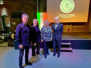 Gruppenbild: NRW Sportplakette für Astrid Markmann