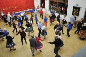 Square Dance: Pumpernickel Promenaders tanzen