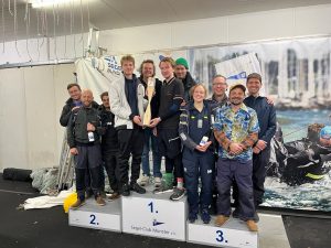 Segelregatta: Gruppenbild der Sieger*innen