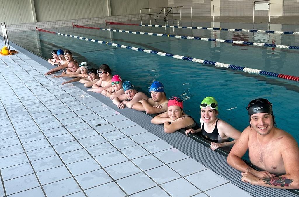 Münsters inklusives Schwimmprojekt bereit für die Special Olympics NRW