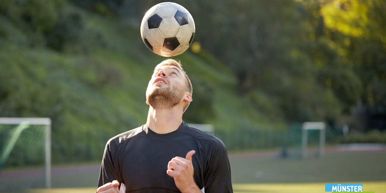 Hirnschäden durch Kopfbälle im Fußball?