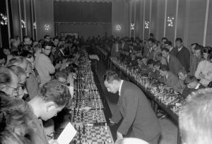 Schaufenster Stadtgeschichte: Schachweltmeister Michail Tal Anfang Juli 1961 in Münster