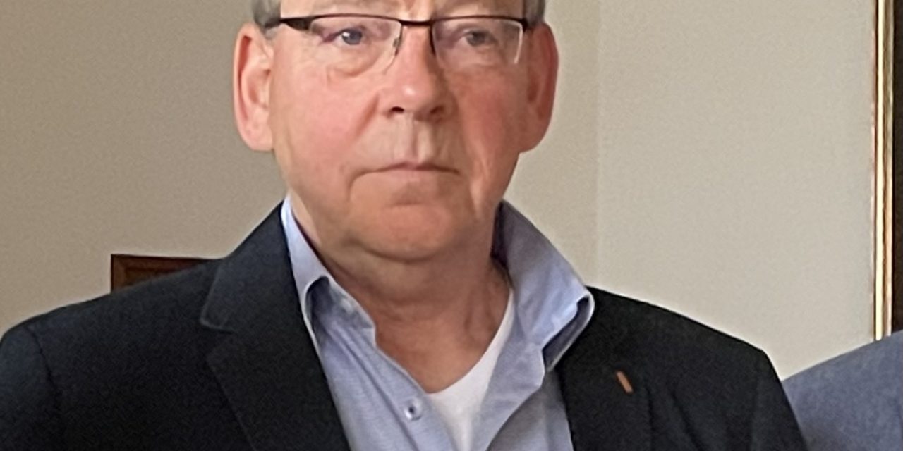 Chef-Organisator Rainer Bergmann im  Doppelpass