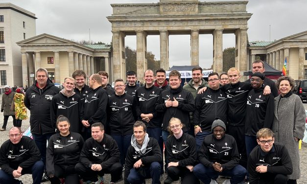 Kicken ohne Grenzen: Inklusives Freundschaftsspiel im Berliner Jahnstadion