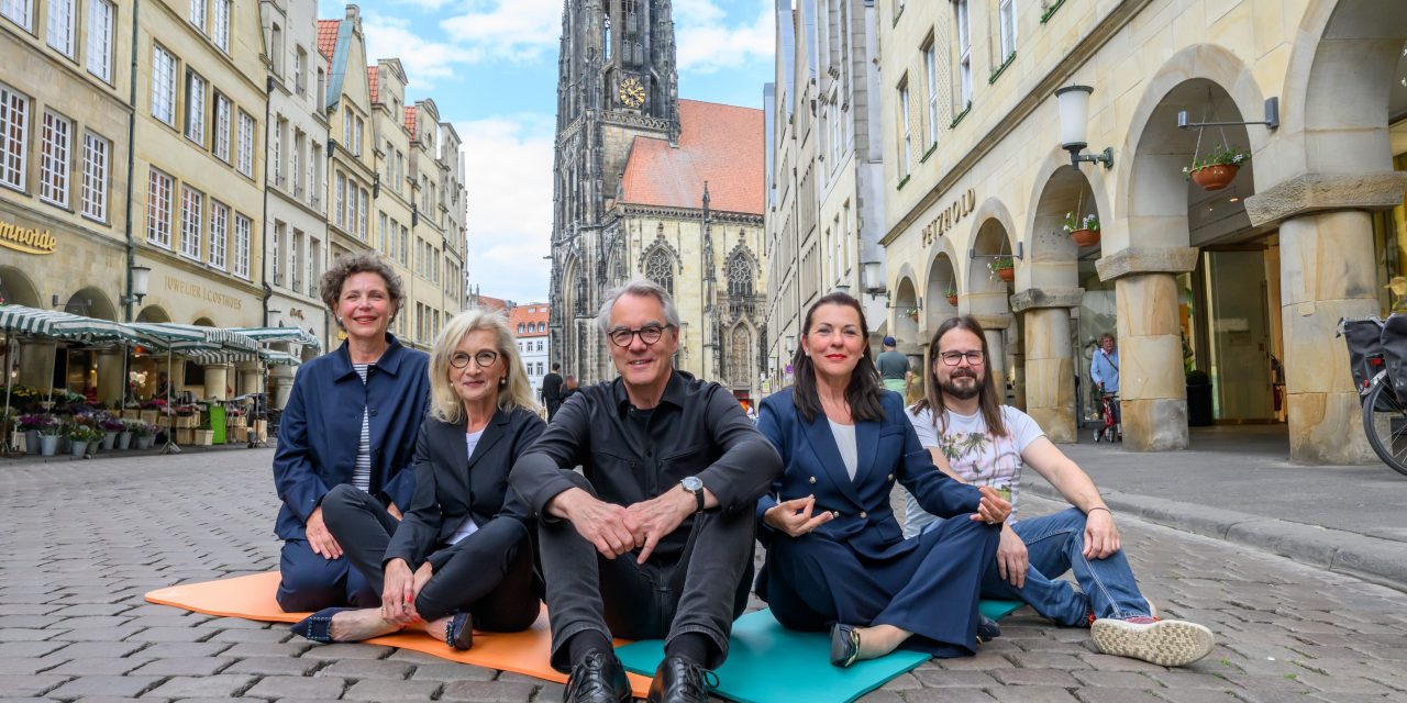 Münsters größte Yoga-Stunde auf dem Prinzipalmarkt