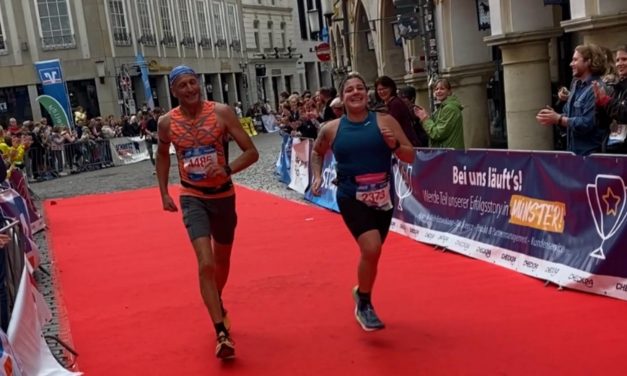 Mit einem Lächeln durchs Ziel: Sinas erster Marathon in Münster