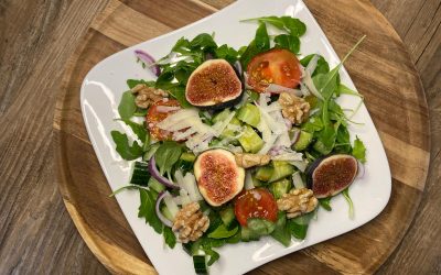 Grüner Salat mit Feigen & Wallnusskernen