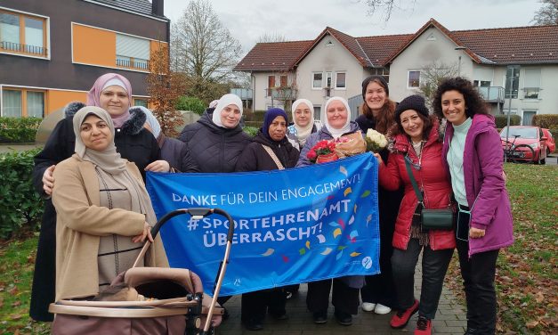 Move and Meet ehrt Walkingtrainerin für herausragendes Engagement